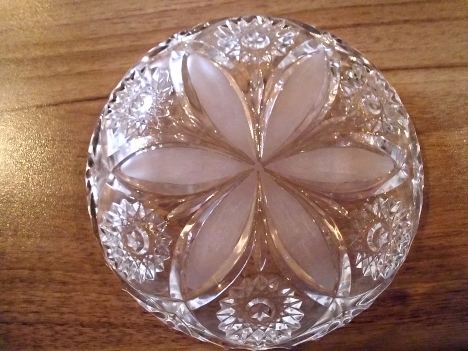 2 wunderschöne Kristallschüsseln + 10 Dessertteller in Bönen