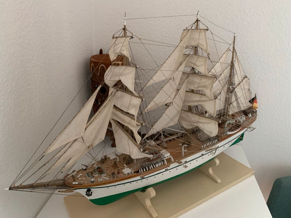 Gorch Fock Modellschiff, Holzbausatz, 100cm lang, 65cm hoch in Potsdam