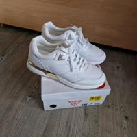 GUESS Sneaker Gr. 40 weiß/gold  neu Hessen - Taunusstein Vorschau