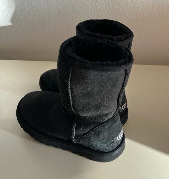 UGG Classic Boots Winterschuhe schwarz Gr. 37 in Lörrach