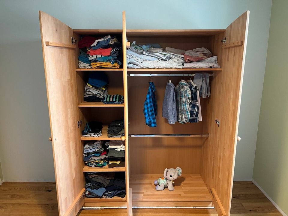 Baby Schlafzimmer Kinderzimmer Buche Schrank Bett Wickelkommode in Freren