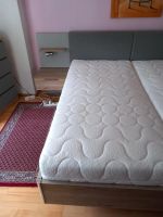 Schlafzimmer Bett mit Nachtschrank und Nachtlicht Bremen - Huchting Vorschau
