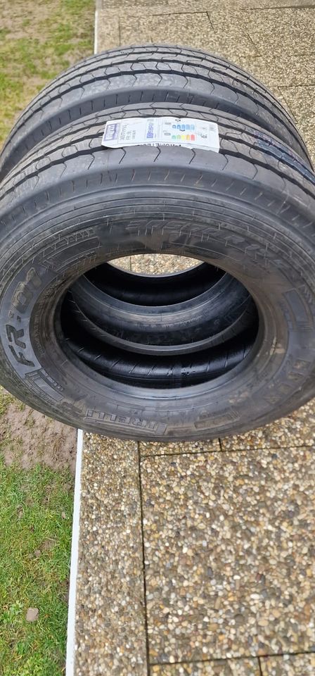 LKW Reifen 305/70R19,5  2Stück in Bogen Niederbay