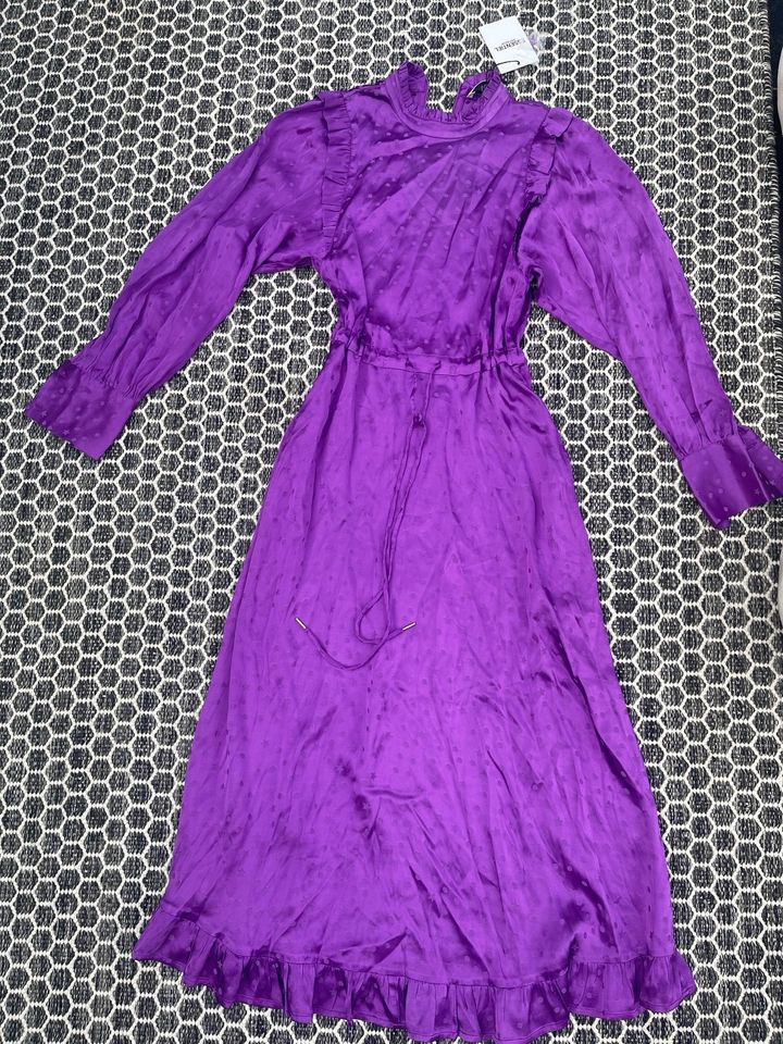NEU Original Essentiel Antwerp Kleid für Frauen Gr. 34‼️ in Seevetal