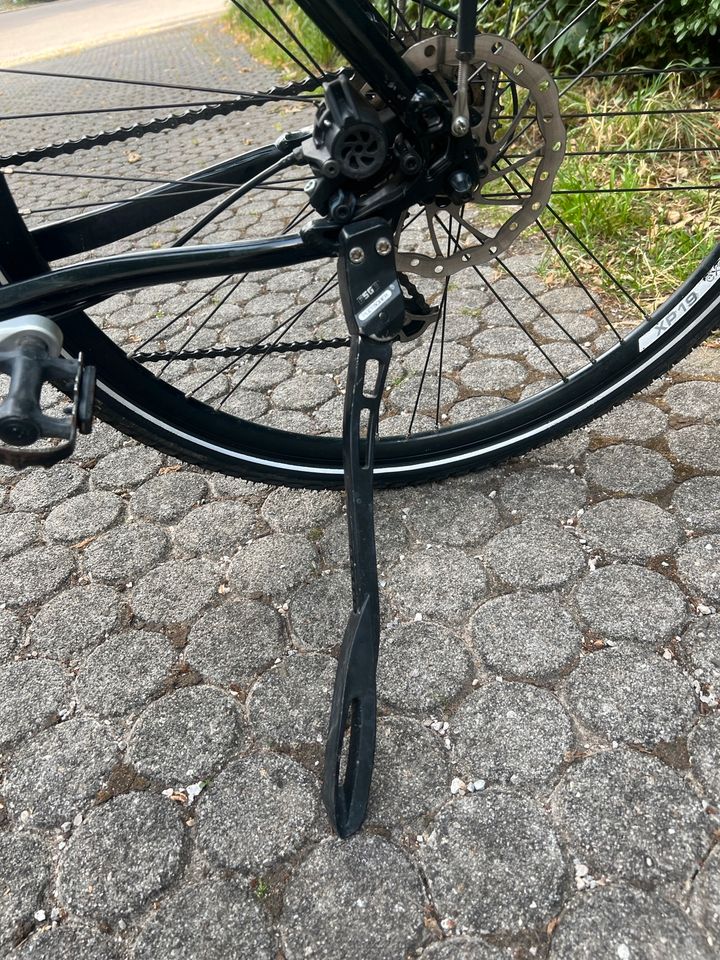 Fahrrad 28 Zoll Bike Manufaktur Fahrradcomputer Reifen unplattbar in München