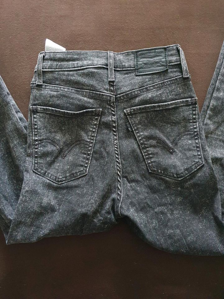 Levis Jeans, Größe XS (25) in Emmingen-Liptingen