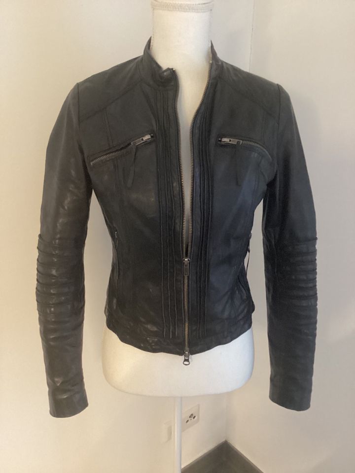 Pepe Jeans Lederjacke Bikerjacke Gr. 34 / XS schwanz *neuwertig* in Besigheim