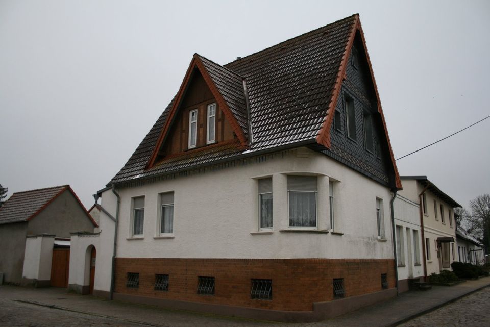 Einfamilienhaus mit abgeschlossenem Innenhof, Garage und Garten! in Woltersdorf SA