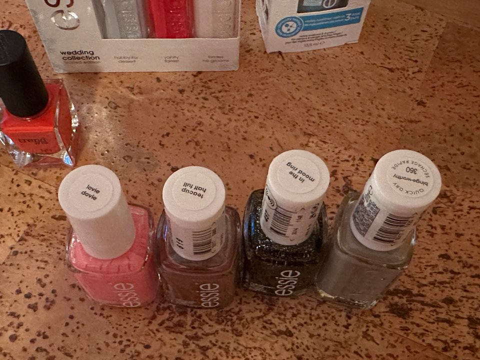 Nagellack Set Essie etc. in Hebertsfelden