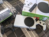 Xbox Serie S mit 2 Controller ( 1 Retro) und Fernbedienung Bayern - Taufkirchen München Vorschau