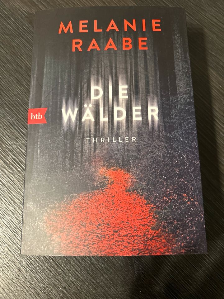 Melanie Raabe - Die Wälder, Thriller, Bestseller in Lohmar