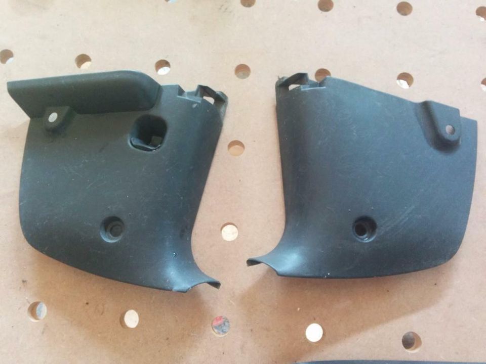 Verkleidung Fussraum Ford Focus MK1 98-2004 in Urmitz