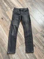 Jeans in 140 von Yigga Niedersachsen - Wilhelmshaven Vorschau