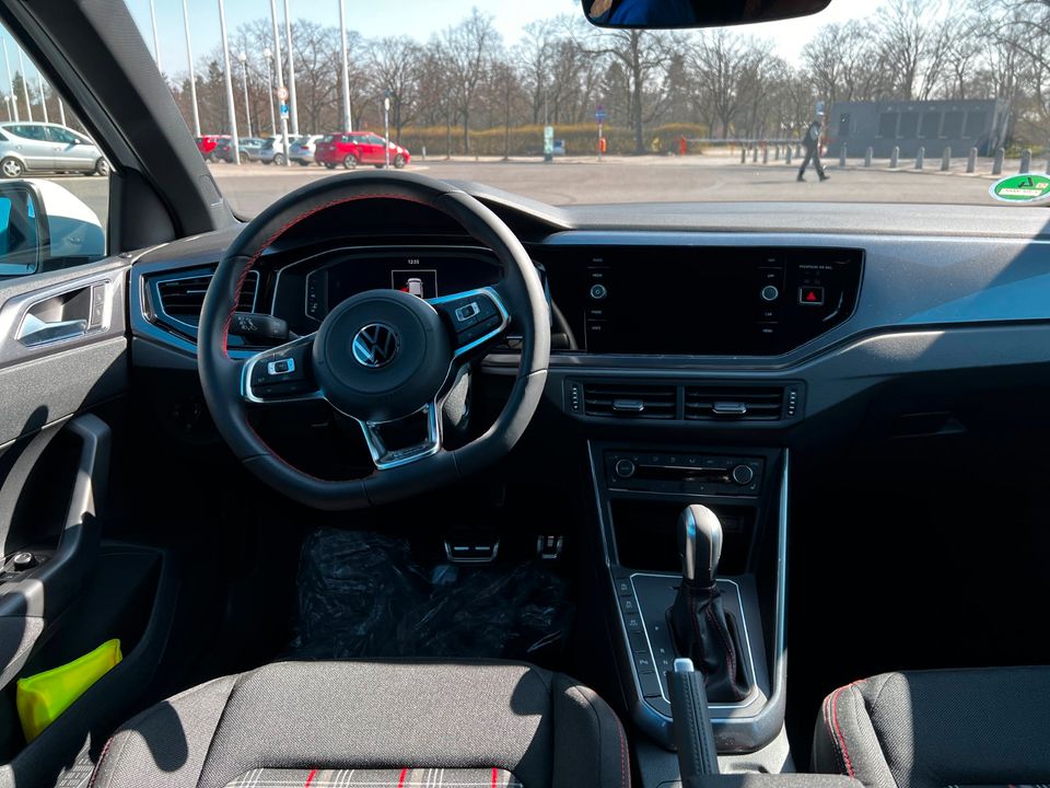 VW Polo GTI 2022 Mieten Autovermietung Mietwagen Rent a Car in Berlin