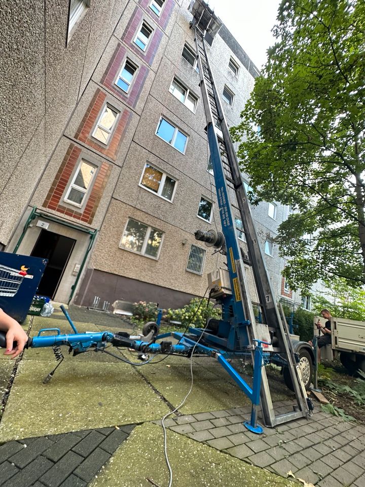 Möbellift Transporter mit Fahrer Umzug Entrümpelung  Haushaltsauflösung Klavier Transporte möbeltaxi in Leipzig