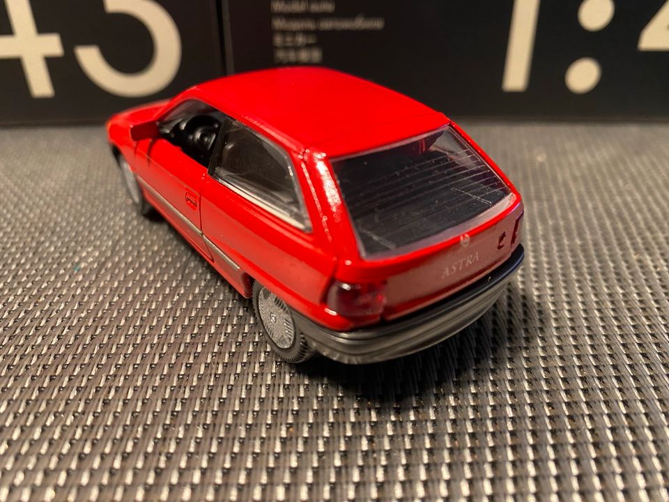 Opel Astra F 1:43 rot Gama in Jarplund-Weding