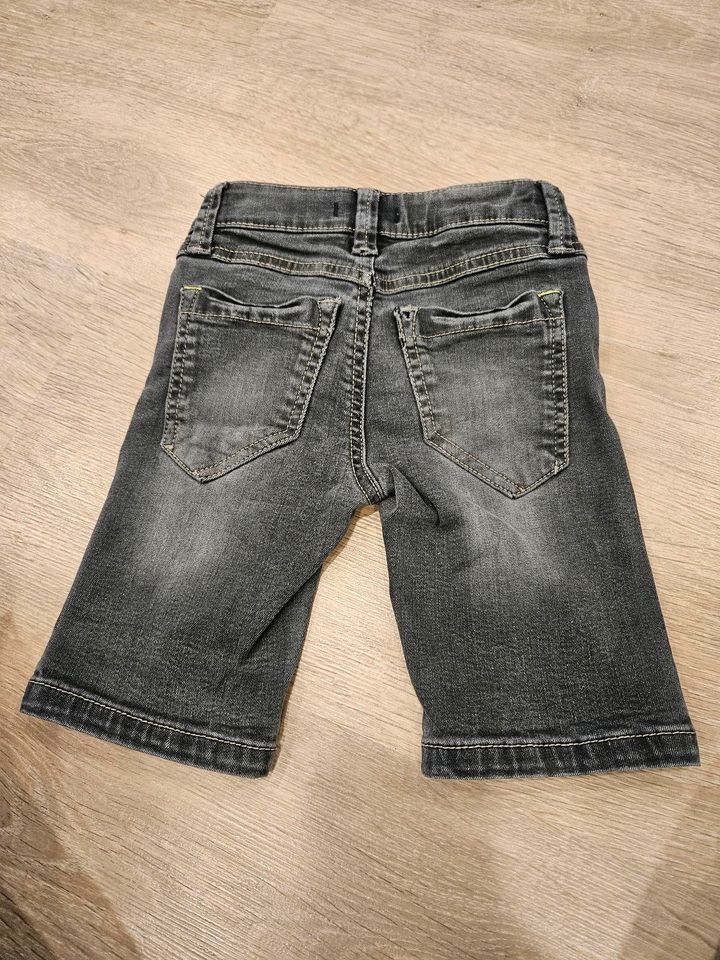 Kurze Hose/ Jeans/ Shorts Gr. 98 slim von s.oliver in Frankenberg (Eder)
