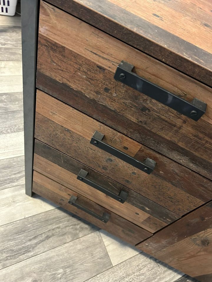 Kommode Schrank Sideboard in Heigenbrücken