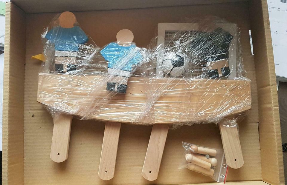 Fußball Garderobe mit 4 beweglichen Haken aus Holz in Herscheid