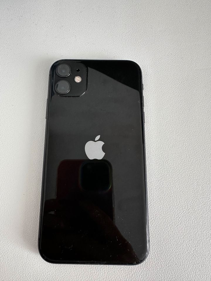 iPhone 11 128GB in schwarz in Winnenden