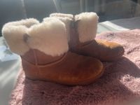 Ugg Boots Mädchen beige gr. 30 super erhalten Hessen - Bad Emstal Vorschau