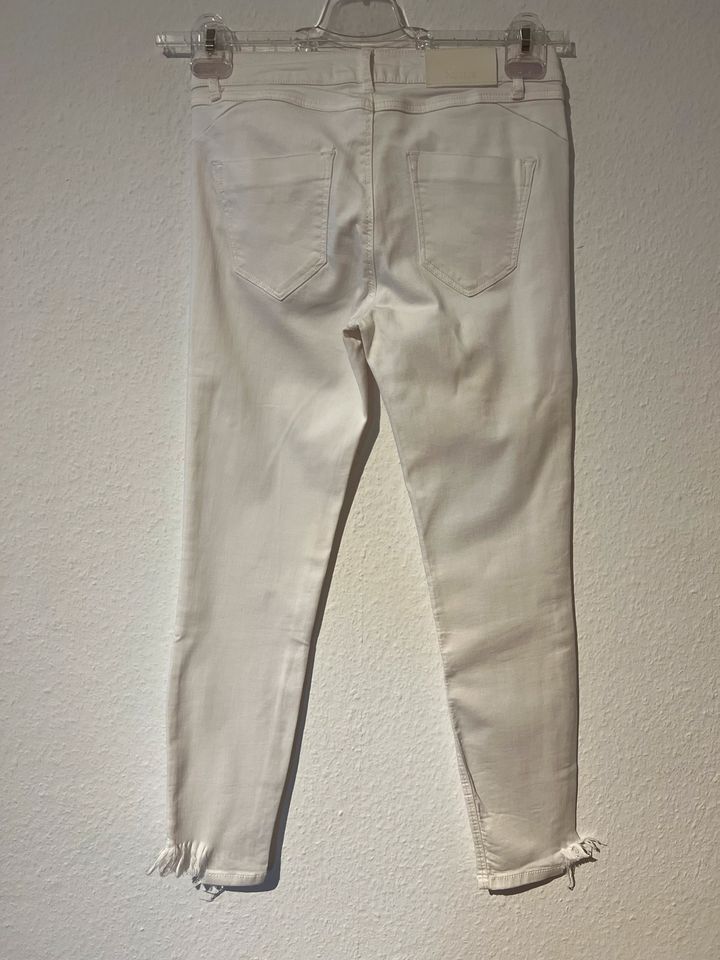 stradivarius Jeans Hose weiß Gr36 NEU in Hamburg