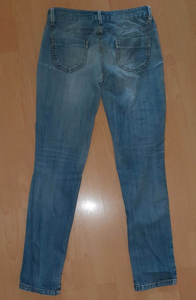 BENETTON Jeans W26 L30 Hose XS S Röhre Skinny Slim Blau 32 34 36 in Essen