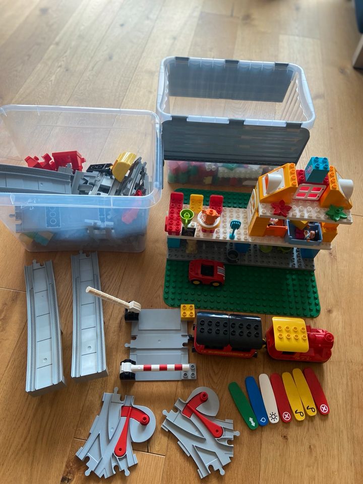 Lego Duplo Eisenbahn + Ergänzungsset + Einfamilienhaus in Mönchengladbach