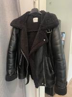 Bershka Kunst Lederjacke mit Fell S, schwarz Köln - Köln Junkersdorf Vorschau