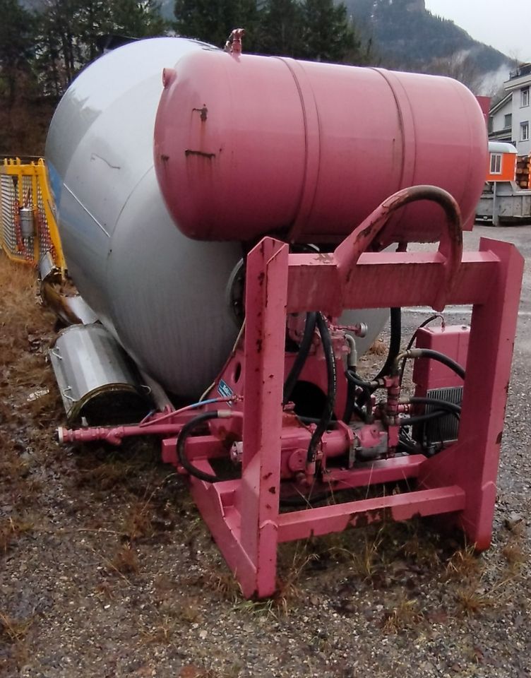 Abrollkipper Fahrmischer Trommelmischer Betonmischer in Forbach