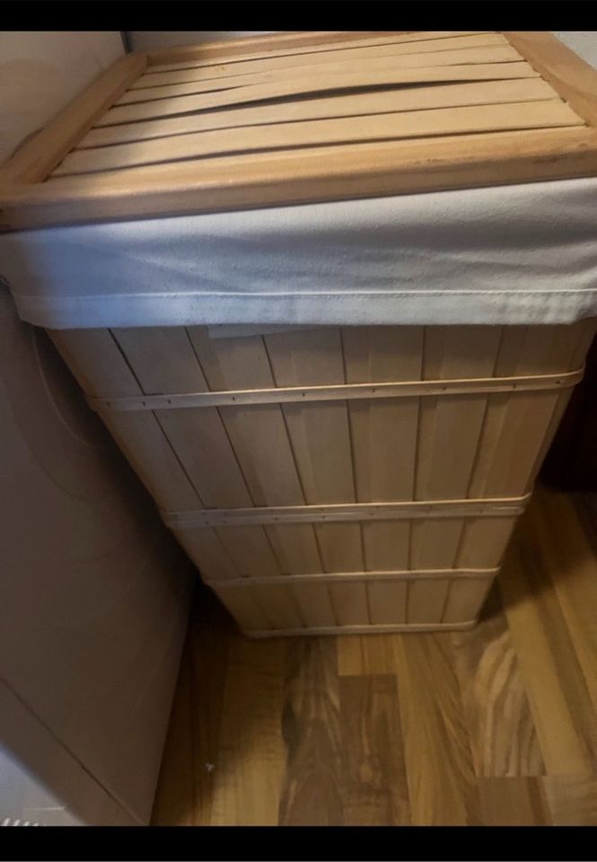 Ikea Wäschekorb  aus Holz wie neu in Völklingen