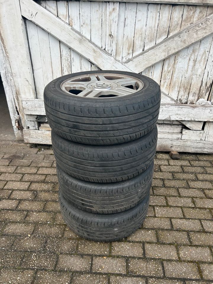 4x VW Passat Alufelgen auf Sommerreifen 205/55 R16 in Moers