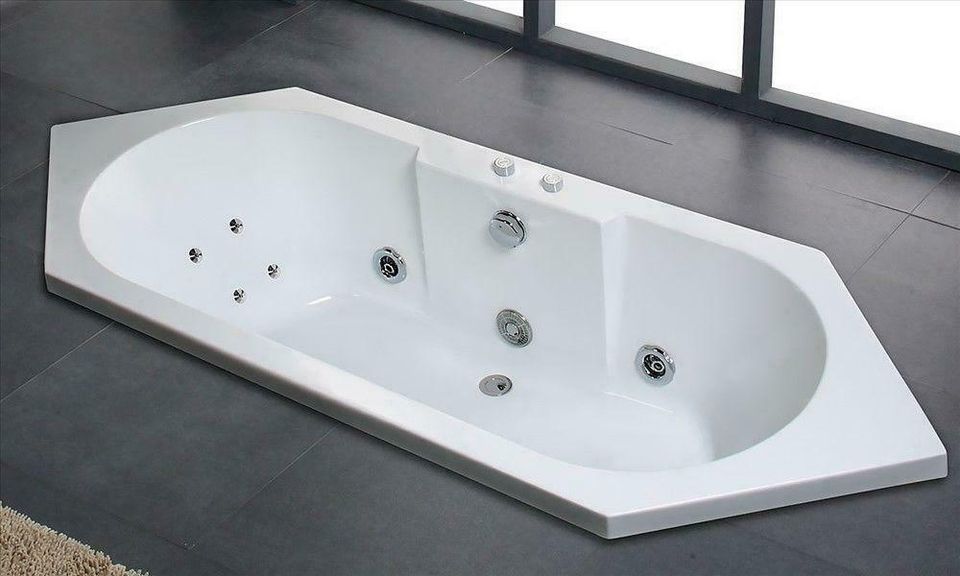 Whirlpool Massagedüsen Badewanne Beleuchtung Villa Medici 1399€* in Herbertingen