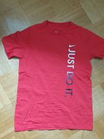 Nike T-Shirt 147-158 rot Baden-Württemberg - Kohlberg Vorschau