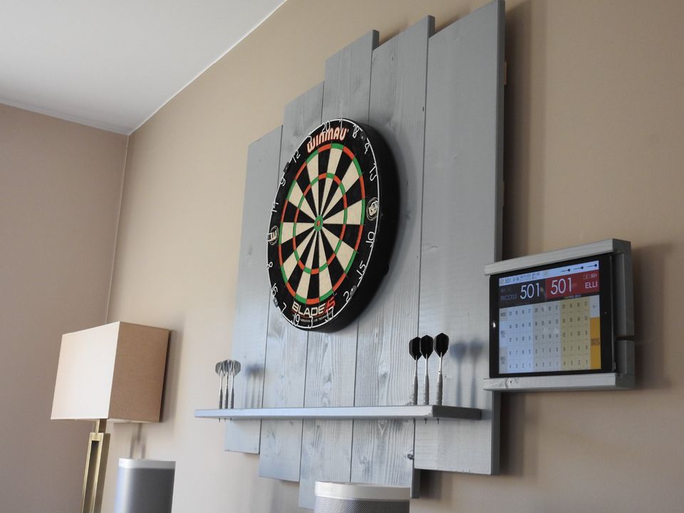 Dart/Dartboard Surround | Wandschutz aus Holz (mit Tablet-Halter)