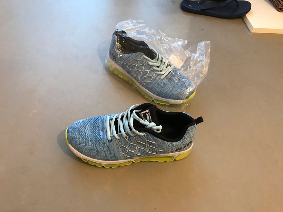 Sportschuhe Laufschuhe NEU in Kassel