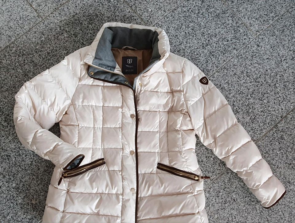 Sehr schöne Daunenjacke Jacke Basler beige 41 Leder Kapuze in Fürth