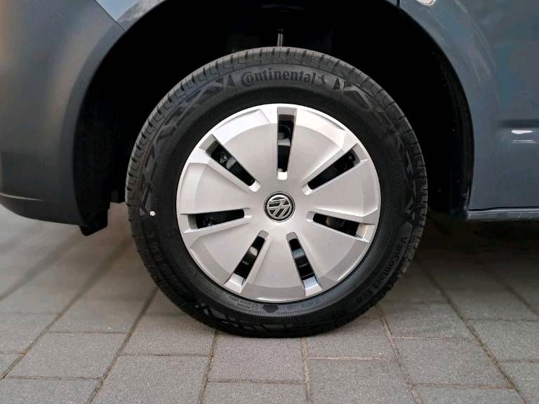 VW, T 6.1, neue Sommerreifen mit Felge und Zierblende in Merching