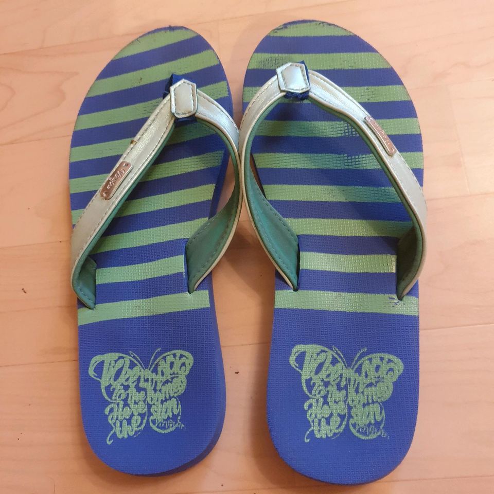 Sandalen Zehentrenner Flip Flops Vingino Gr.33 -Top- NP 24,95 EUR in  Sachsen - Plauen | Gebrauchte Kinderschuhe Größe 33 kaufen | eBay  Kleinanzeigen ist jetzt Kleinanzeigen