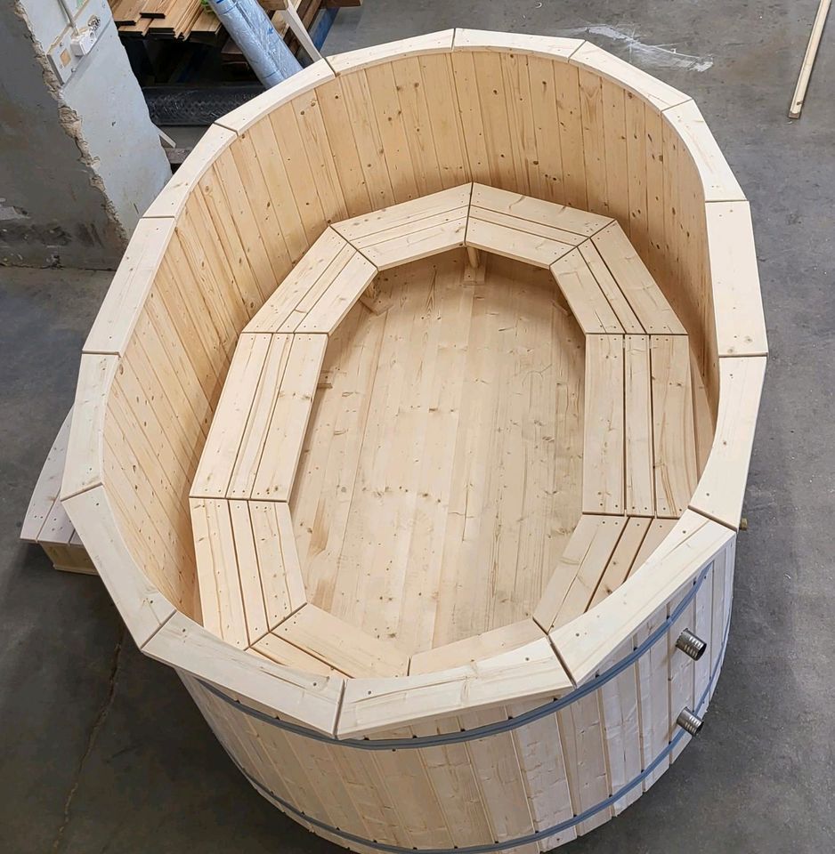 Hottub für 8 Personen Badefass mit Edelstahl Heizung Holz Pool in Hüllhorst