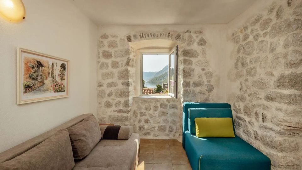 Renoviertes Stein haus mit 7 Wohnungen im historischen Risan, Kotor - Immobilien ID: IM3381-W in Reichshof