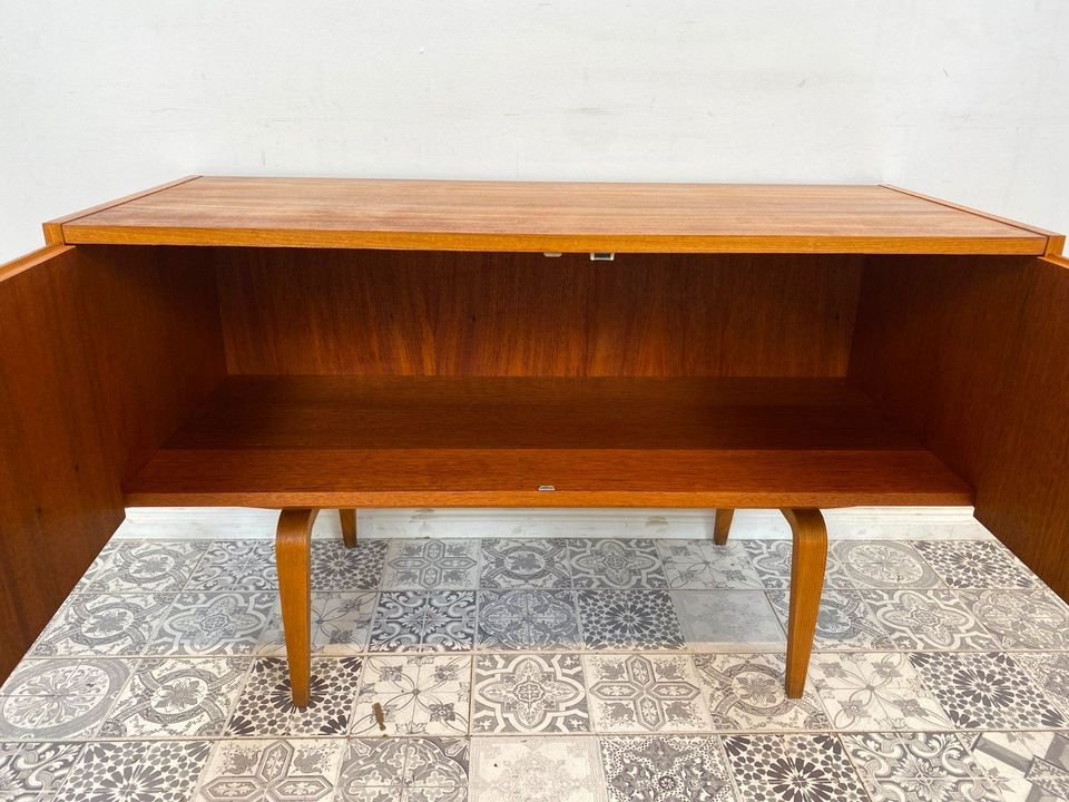 WMK Stilvolle & gut erhaltene Designerkommode 427/A von Franz Ehrlich für VEB Hellerau aus 1966 in Esche # Kommode Lowboard Sideboard TV-Lowboard Fernsehkommode Wäschekommode Vintage DDR Mid-Century in Berlin