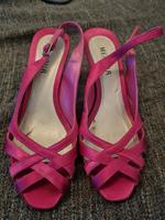 Pinkfarbene Satin High Heel Sandaletten Leder Gr. 40 Berlin - Treptow Vorschau