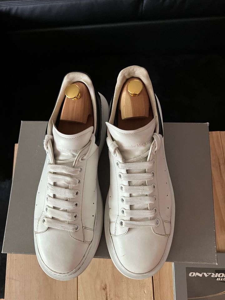 Alexander McQueen Sneaker Weiß/Schwarz in Frankfurt am Main - Westend |  eBay Kleinanzeigen ist jetzt Kleinanzeigen