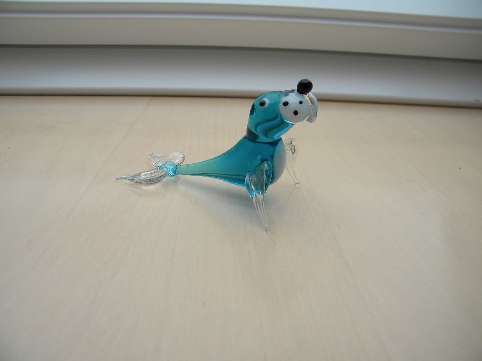 Glasfigur Seehund blau in Barnstorf