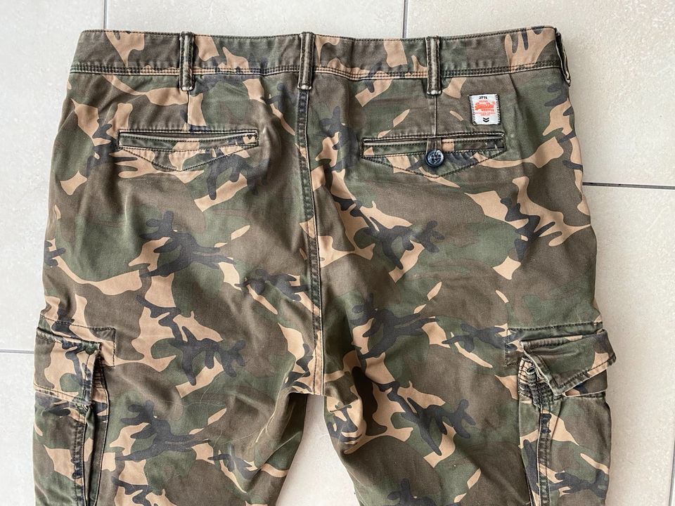 Hose Superdry XL Khaki Militär Wenig getragen in Viersen