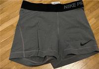 Nike Pro Shorts in grau in S Köln - Bayenthal Vorschau