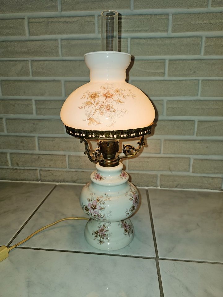 alte Stehlampe Porzellan / Glas zu verkaufen ca. 48cm hoch in Mülheim (Ruhr)