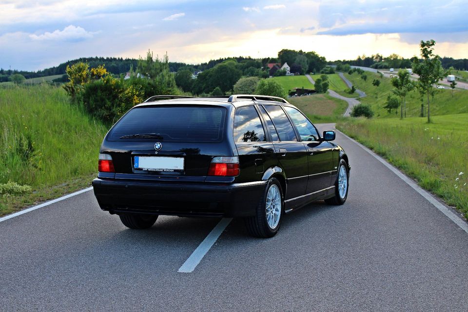 BMW E36 318i Touring Sport Edition-Klima,M-Paket,2.Hand,TÜV neu in Adelsried