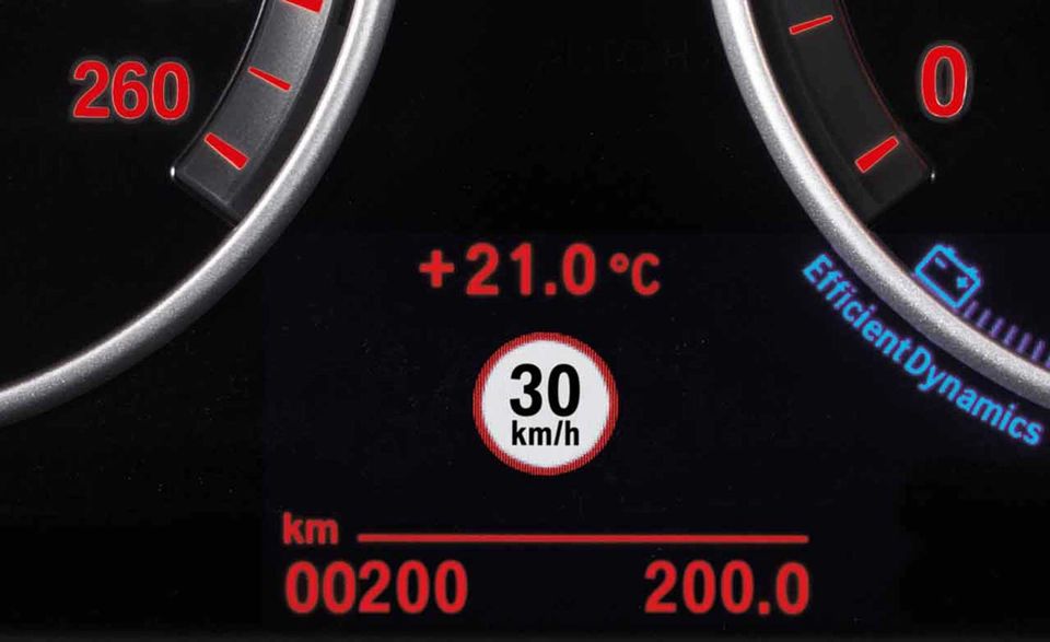 BMW SLI Verkehrszeichen Speed-Limit codieren G01 G30 G31 F31 F46 in Hilgertshausen-Tandern